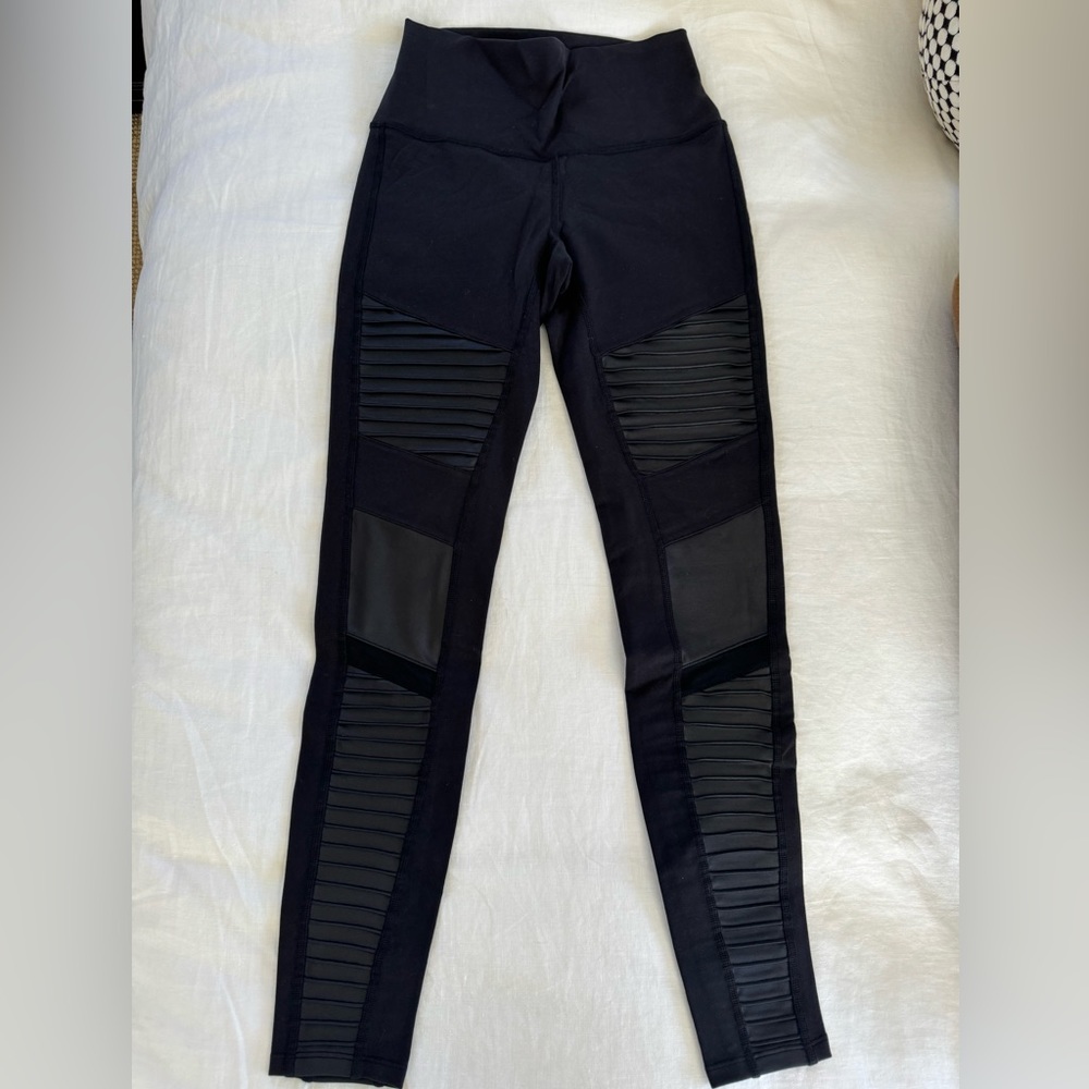 Alo Yoga Moto Leggings